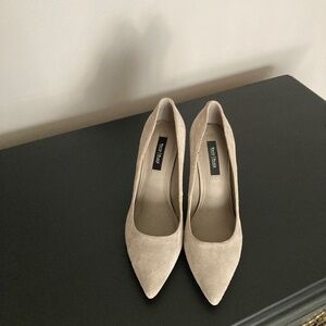 White House Black Market Gray Suede Pumps